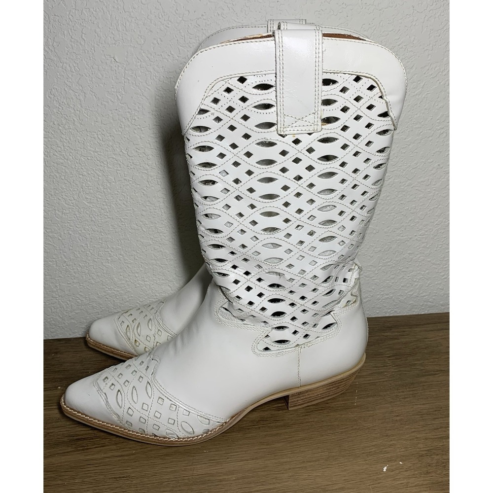 Vintage Nine West White Faux Leather Perforated Western Cowgirl Boots Size 8M